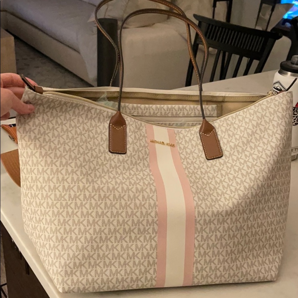 Michael Kors Large TZ Tote new with tags